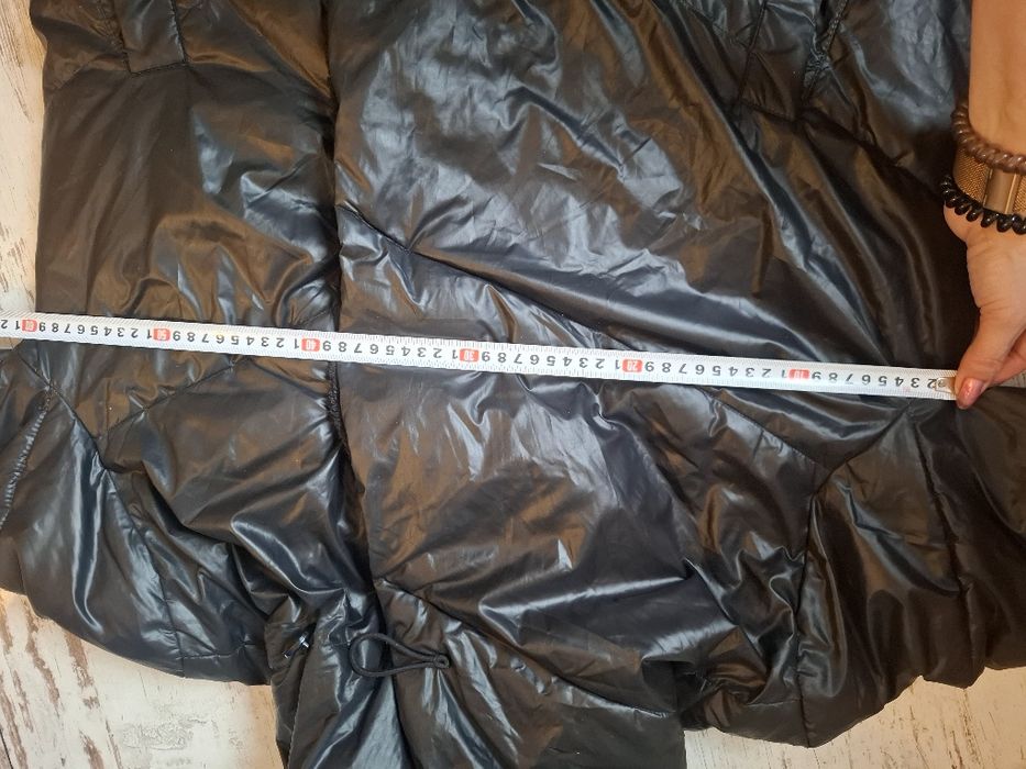 Czarny płaszcz pikowany 42