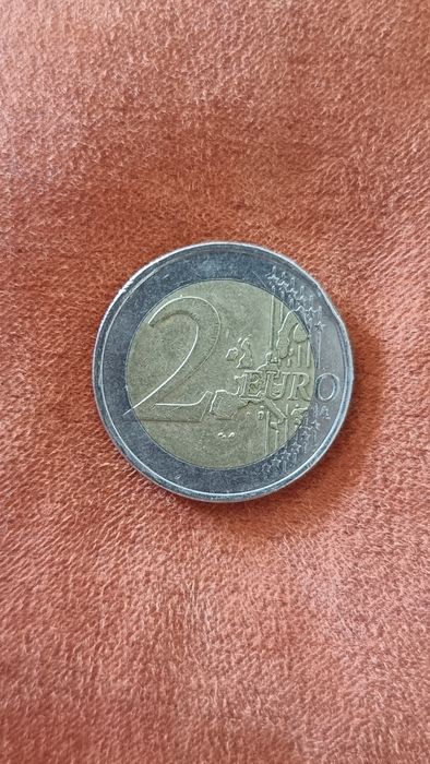 Moeda de 2 euros rara da Grécia com "S" invertido