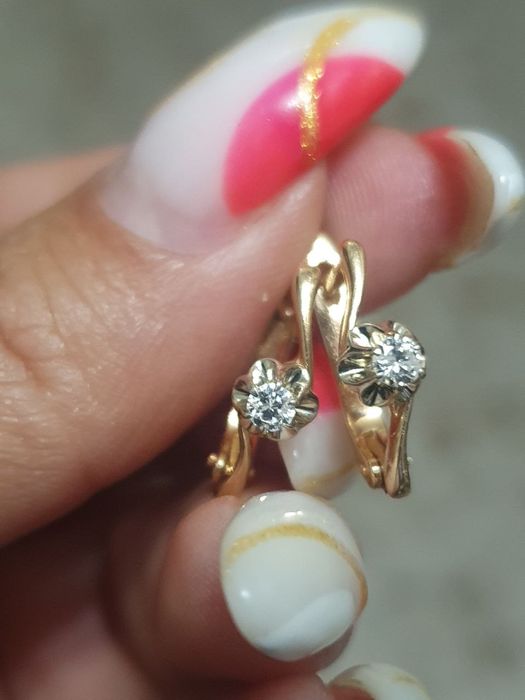 Золотые серьги с бриллиантами