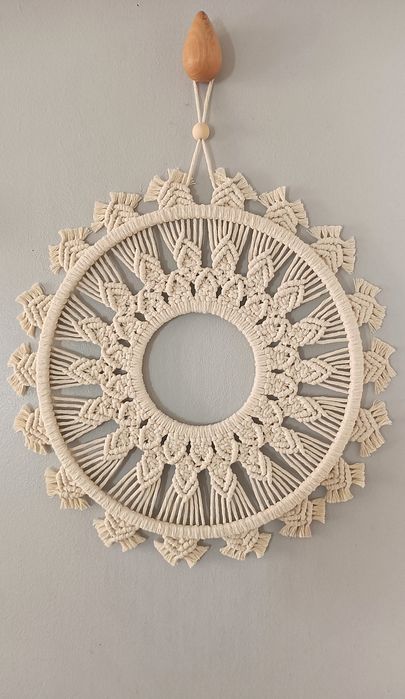 Makrama ścienna „Mandala” – ręcznie wykonana dekoracja w stylu boho