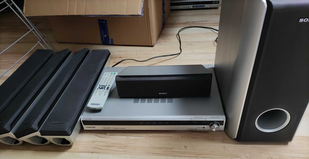 Amplituner Sony STR - KS 1000 z kolumnami.