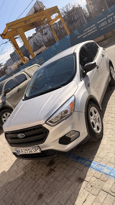 Продам машину ford escape 2017