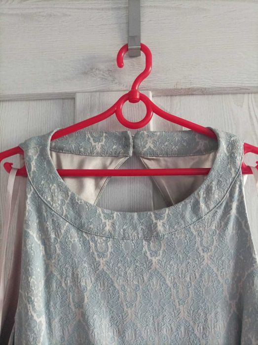 Piękna elegancka sukienka do kolana na podszewce 44