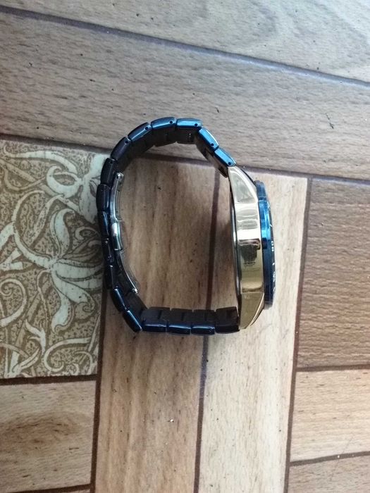 Lige годинник з коробкою