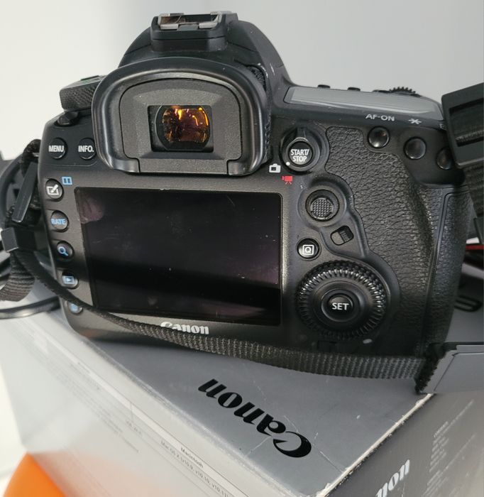 Canon EOS 5D Mark IV lustrzanka