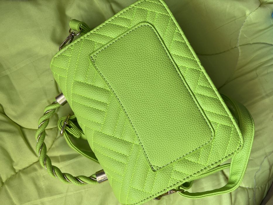 Нова яскрава сумочка