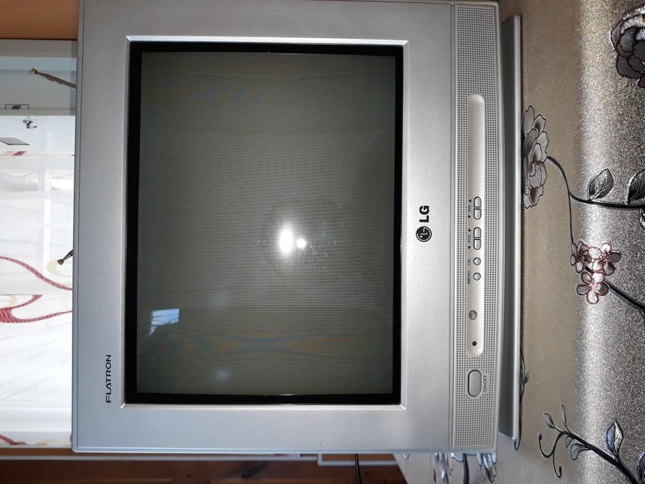 Продам телевизор LG Flatron!