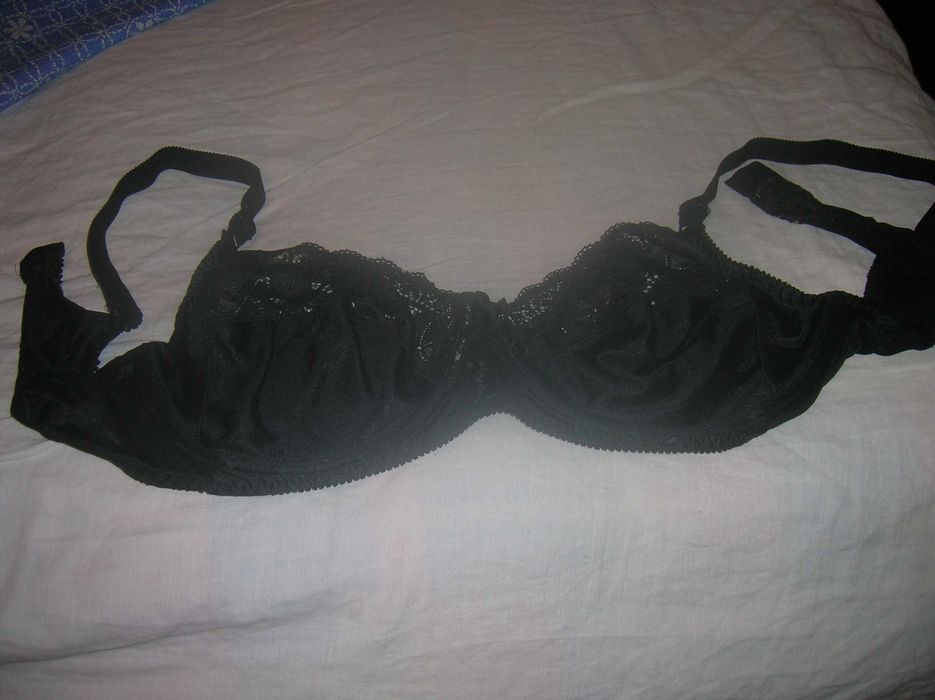Бюстгальтеры  черные на косточках объемы 90-92-94 см