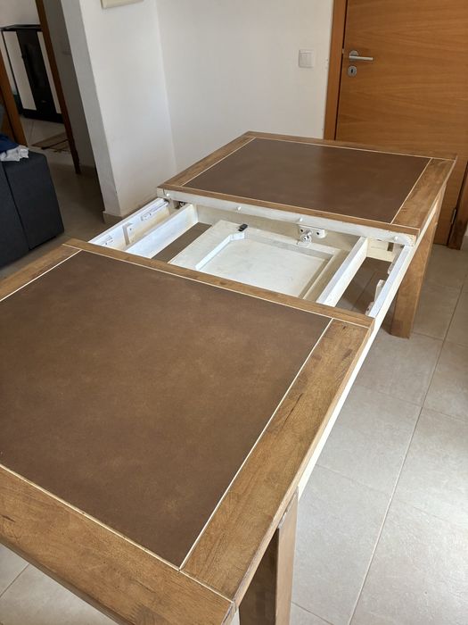Mesa de  jantar de madeira maciça - Extensível