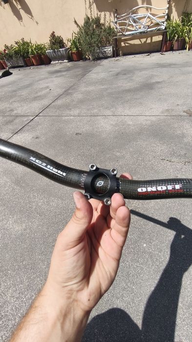 Avanço e guiador em carbono