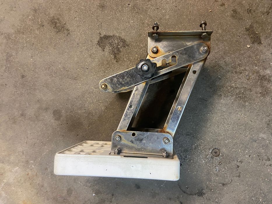 Suporte motor auxiliar barco