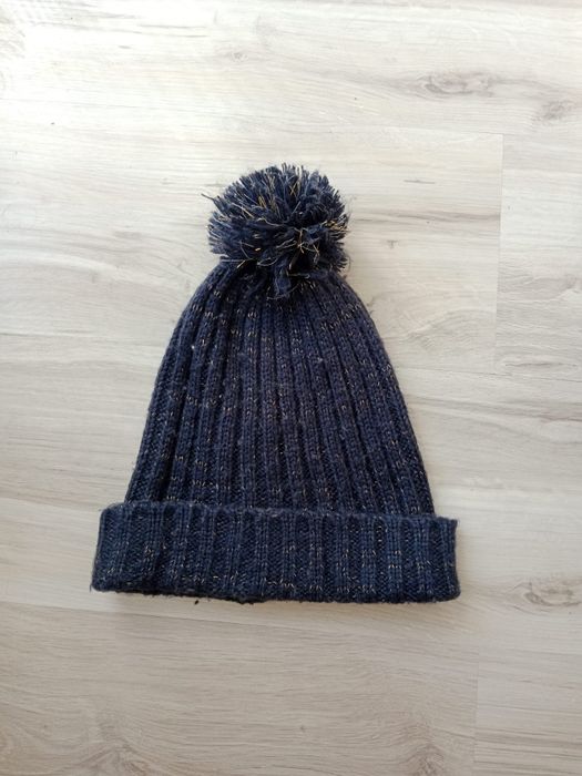 Granatowa czapka zimowa damska z pomponem top secret