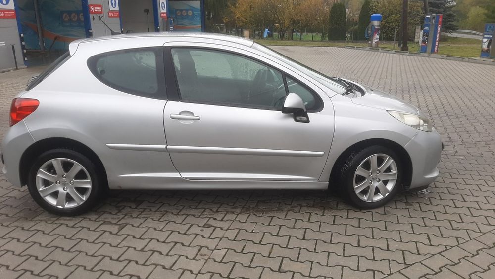 Ładny peugeot 207