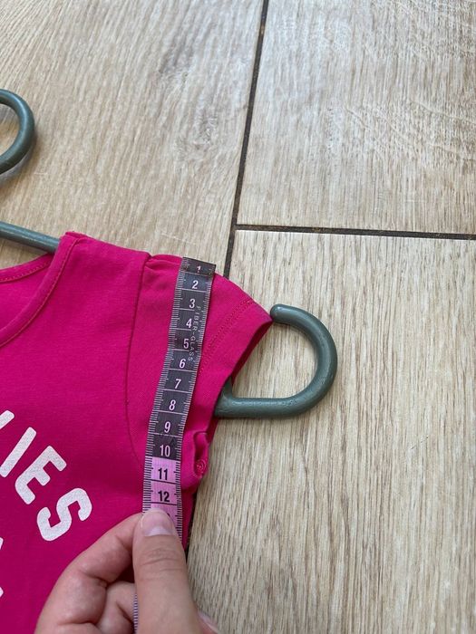 Сукня на дівчину ріст 104- 110см Колір - малина . Длина 52см. талія 28