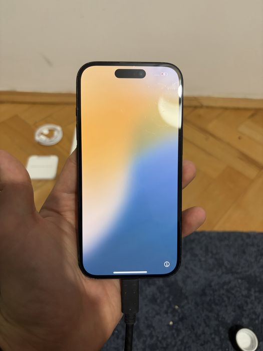 Iphone 15 256GB czarny + etui, kondycja 89%