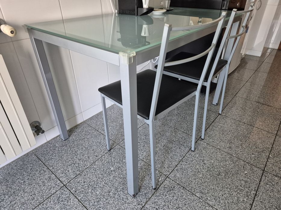 Mesa cozinha e 4 cadeiras