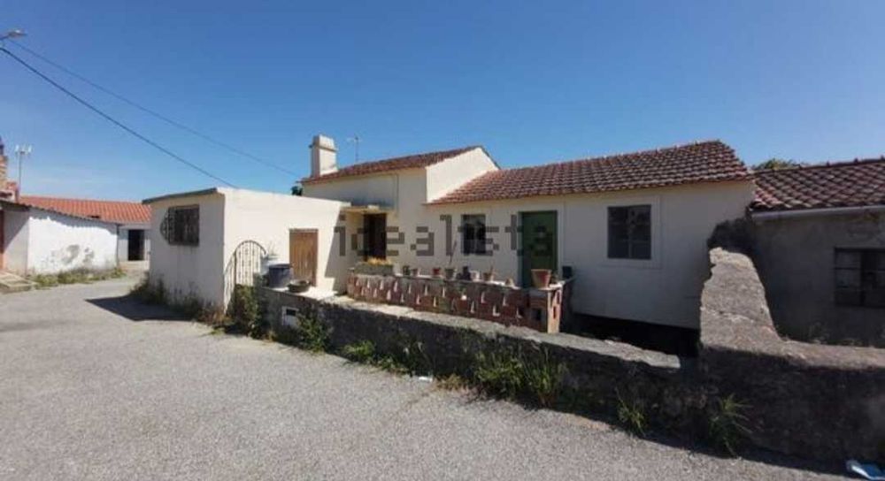 Moradia vende-se perto de Vila de Rei
