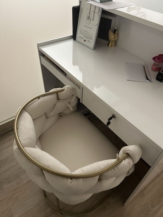 Receção Branco e Dourado com luz