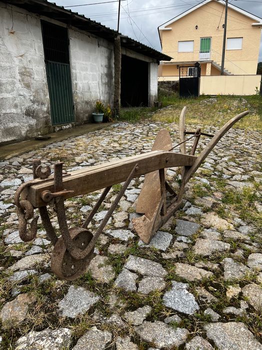 Vende-se antiguidade de alfaia agrícola