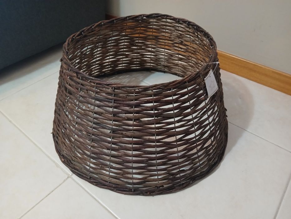 Base em verga para arvore de natal ou revestir vasos