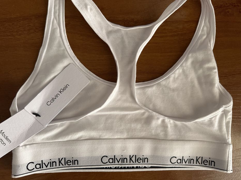 Продам белый топ Calvin Klein, р. S-M.