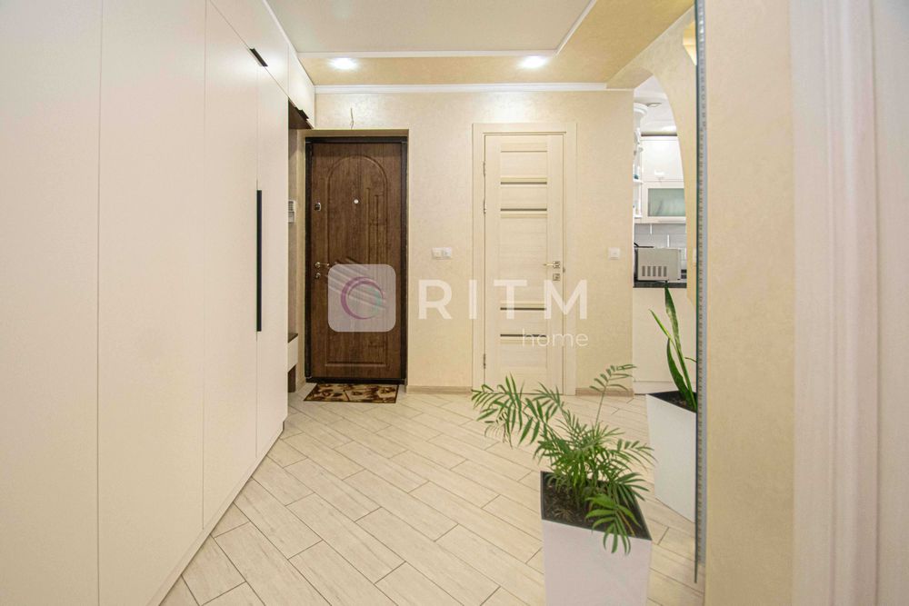 Продається чудова 2 кімнатна квартира у районі Дружба