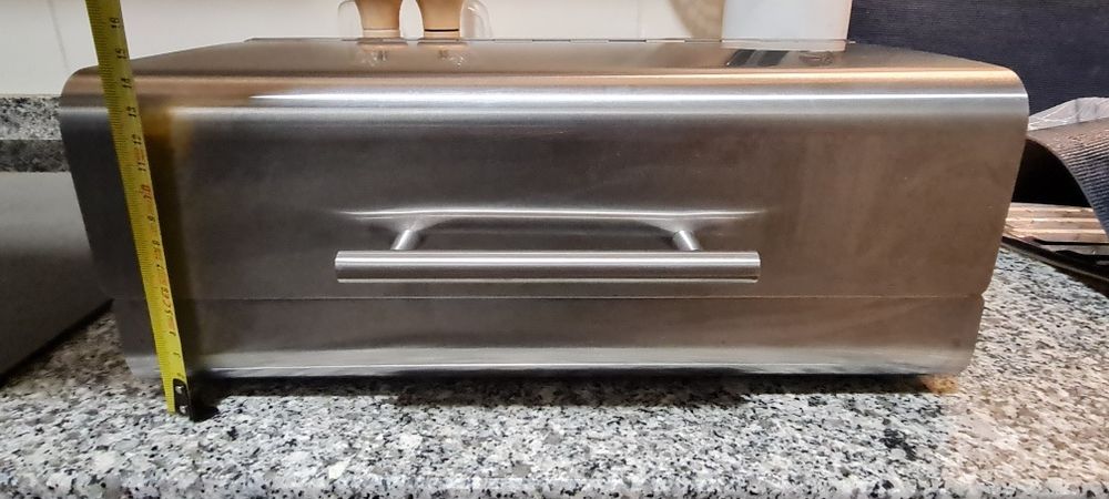 Caixa de pão  metálica
