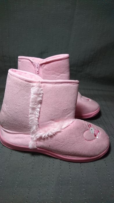 Różowe buty typu emu, R 35