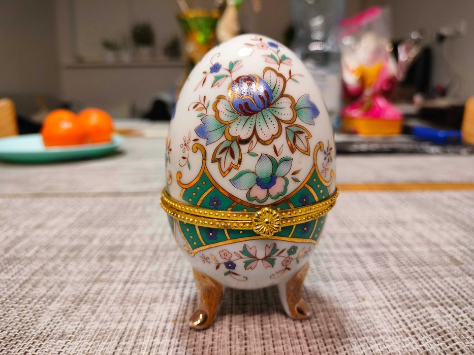 Скринька у вигляді яйця Фаберже, 11х7 см. гарний стан, б/в.