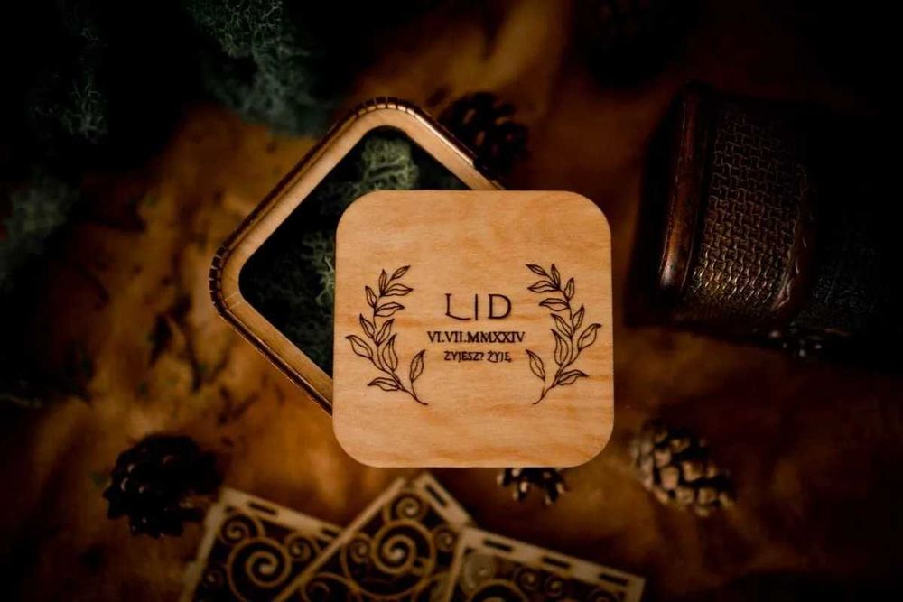Ekskluzywne Pudełka na Ślubne Obrączki z Personalizowanym Grawerem