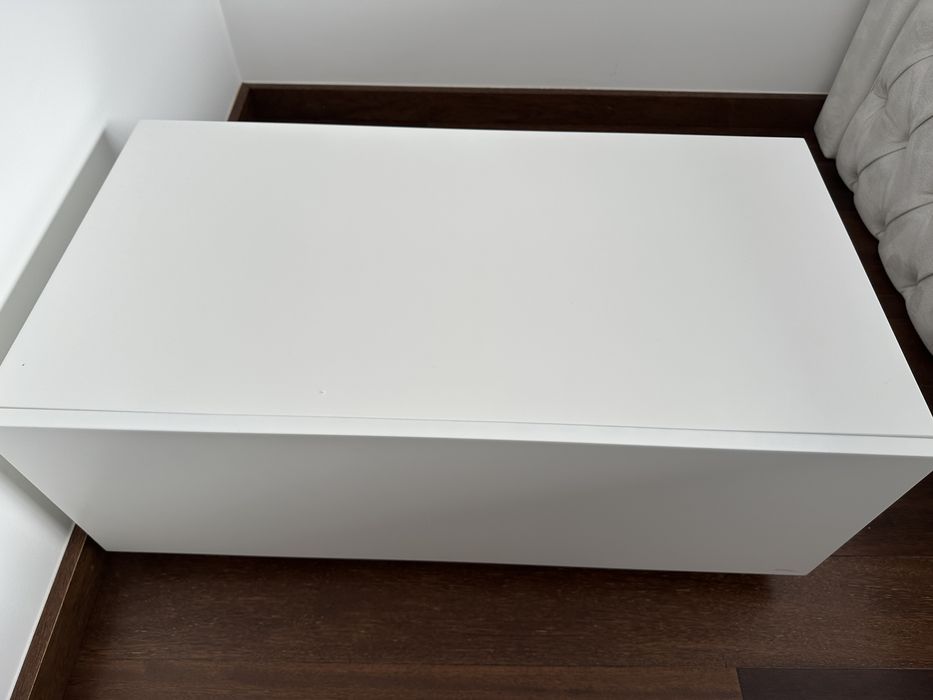 2 Mesas de Cabeceira Lacadas em Branco