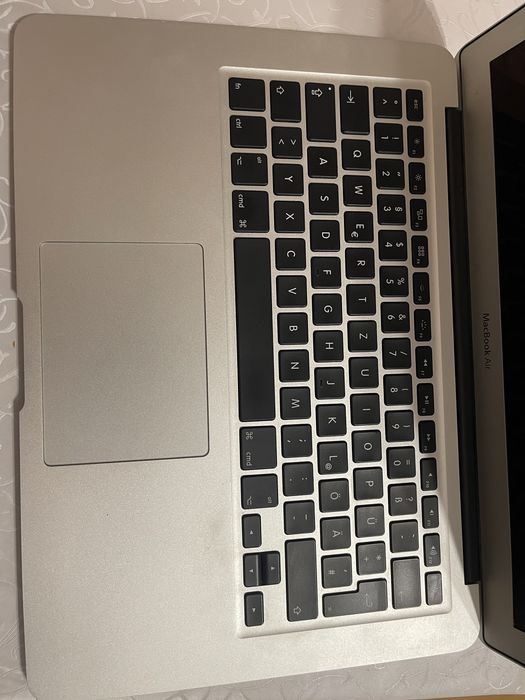 Продам макбук аір13