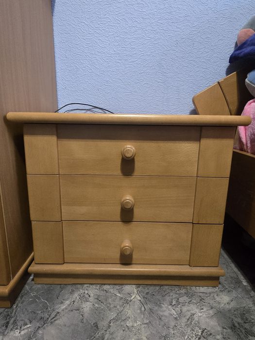 Приліжкові тумби з бука