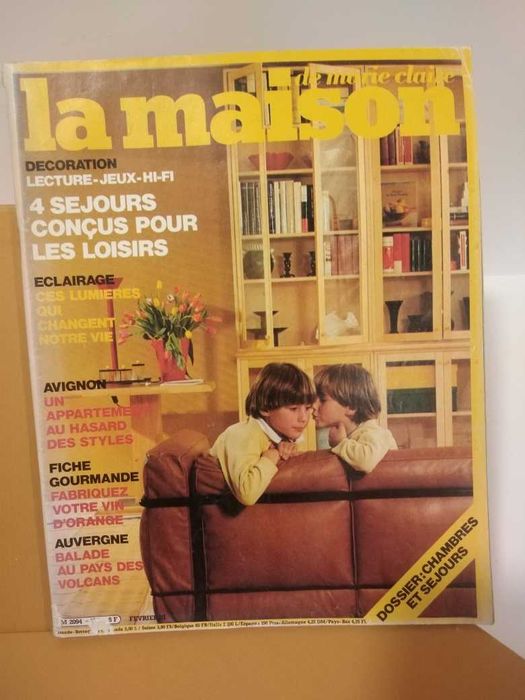 vários revistas de decoração interiores