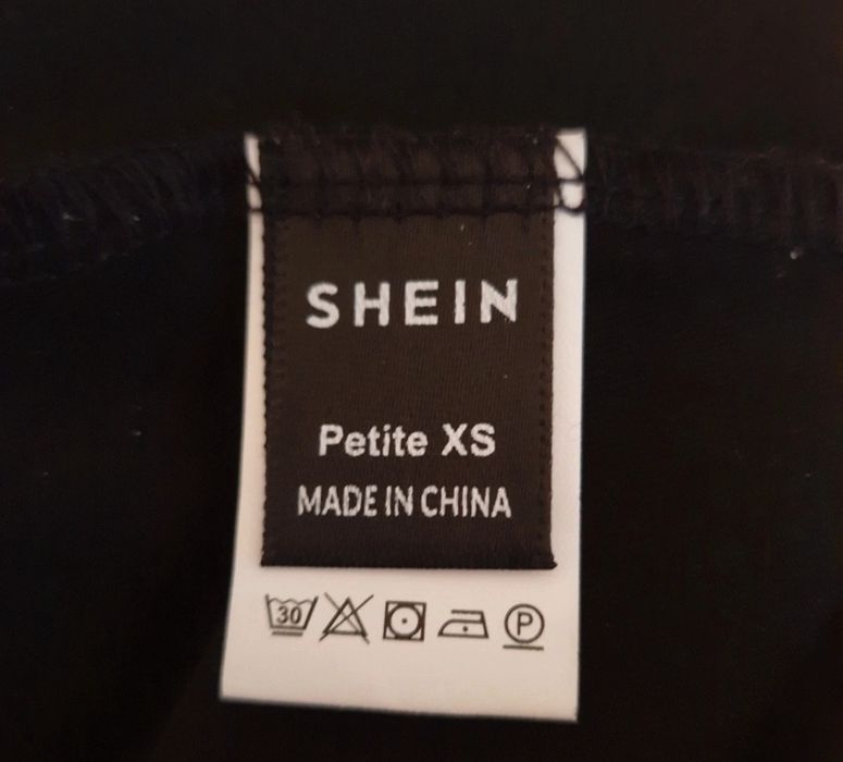 Top preto shein com mangas compridas