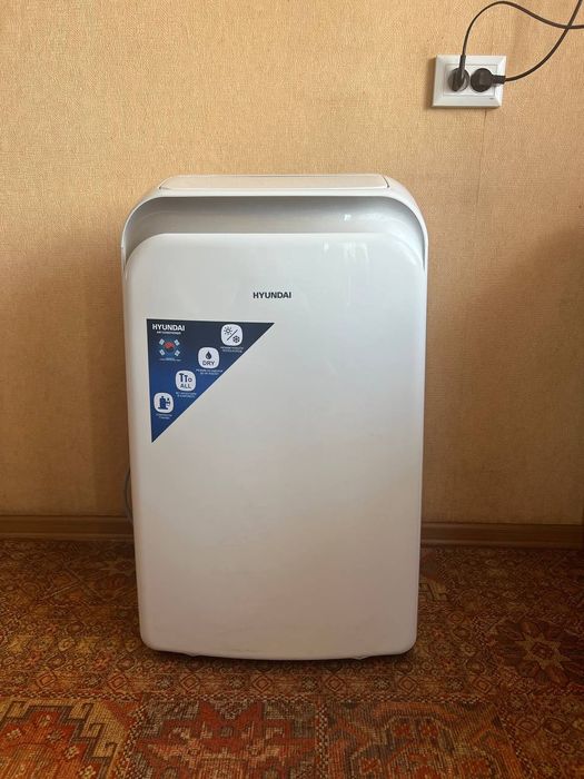 Мобільний Кондиціонер HYUNDAI HPAC12UACH білий