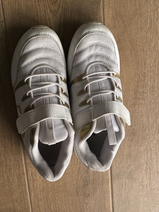 Białe sneakersy FILA wygodne i lekkie