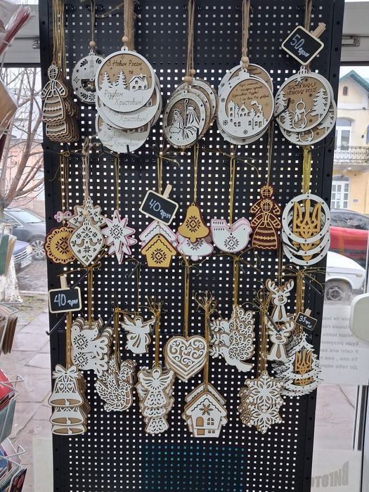 Ялинкові прикраси в асортименті. Власне в-цтво