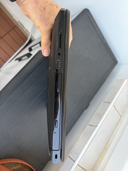 Laptop Dell  Ispiron 15 dysk SSD  ,8 GB  RAM , Intel Core i3 super stan