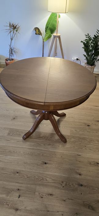 Mesa em madeira maciça redonda extensível