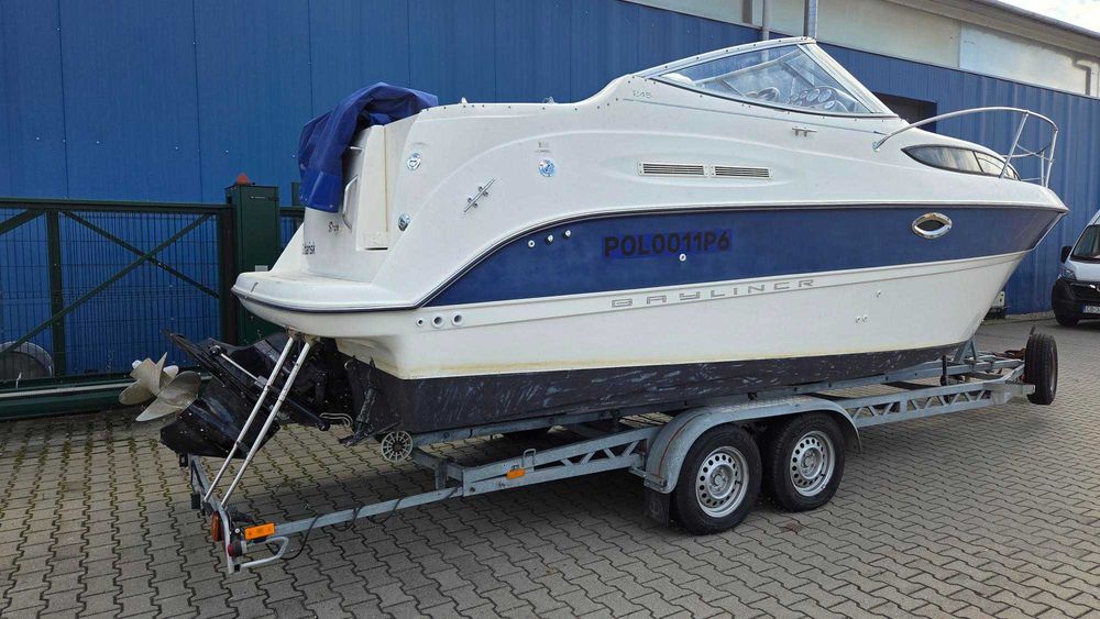 Bayliner 245 Cruiser z przyczepą