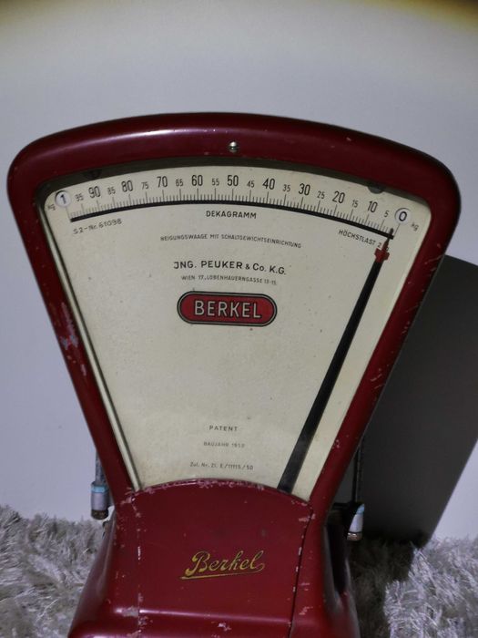 Waga sklepowa uchylna