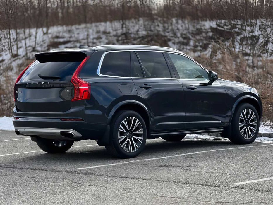 Volvo XC90      2021