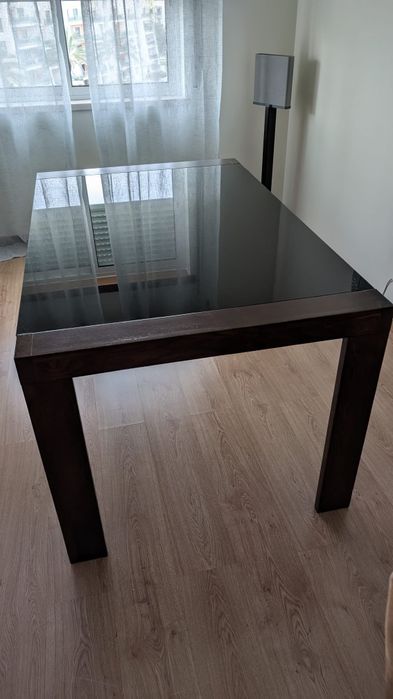 Mesa e cadeiras de jantar