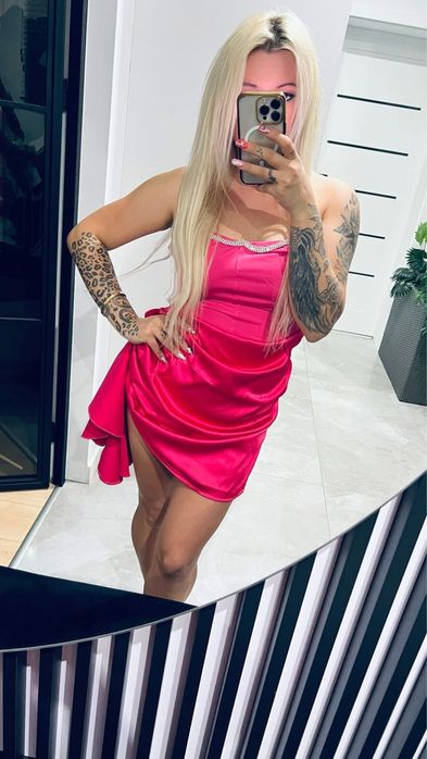 Efektowna sukienka na wesele z cyrkoniami