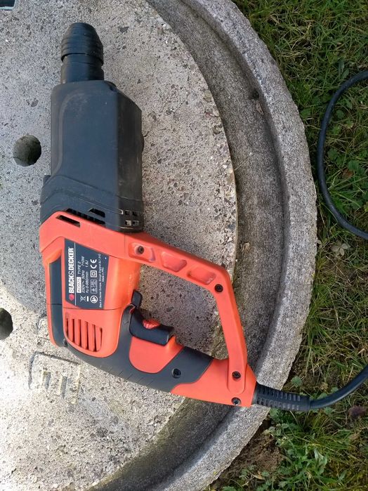9Młotowiertarka Black & Decker KD975