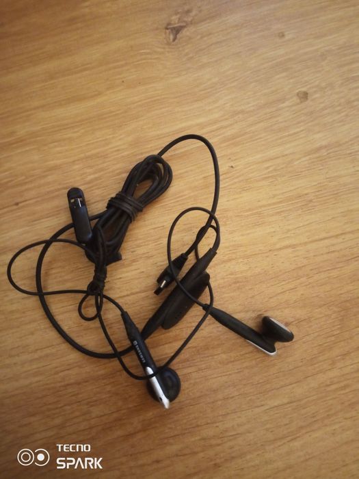 Наушники Samsung.