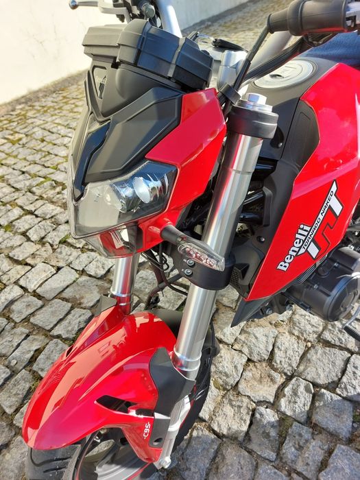 Benelli TNT 125 como nova