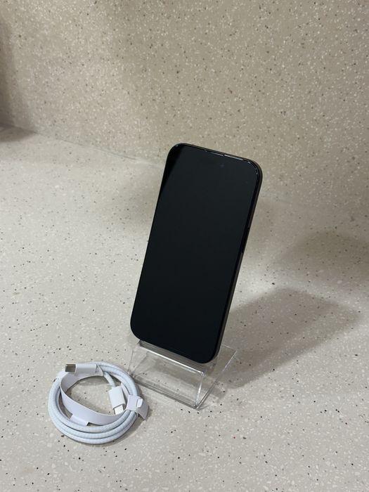 Iphone 15 bateria 99%