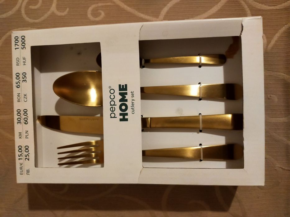 Komplet złotych sztućców